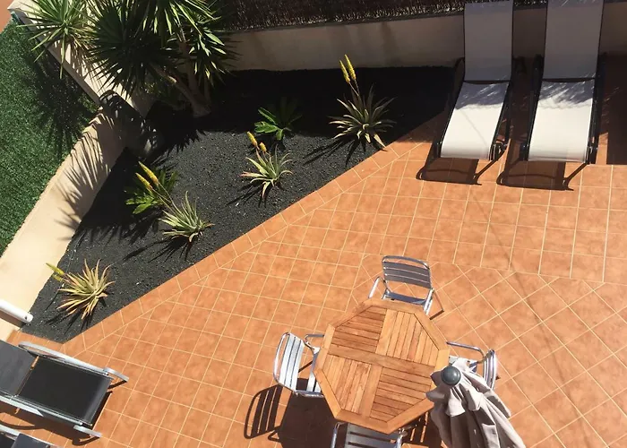 Casa Silencio, With Terrace, Garden And Large Pool Area Corralejo